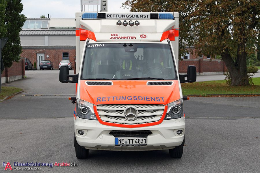 Rettung Kreis Neuss 04 RTW 01 (a.D.)