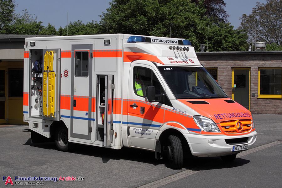 Rettung Kreis Neuss 04 RTW 01 (a.D.)