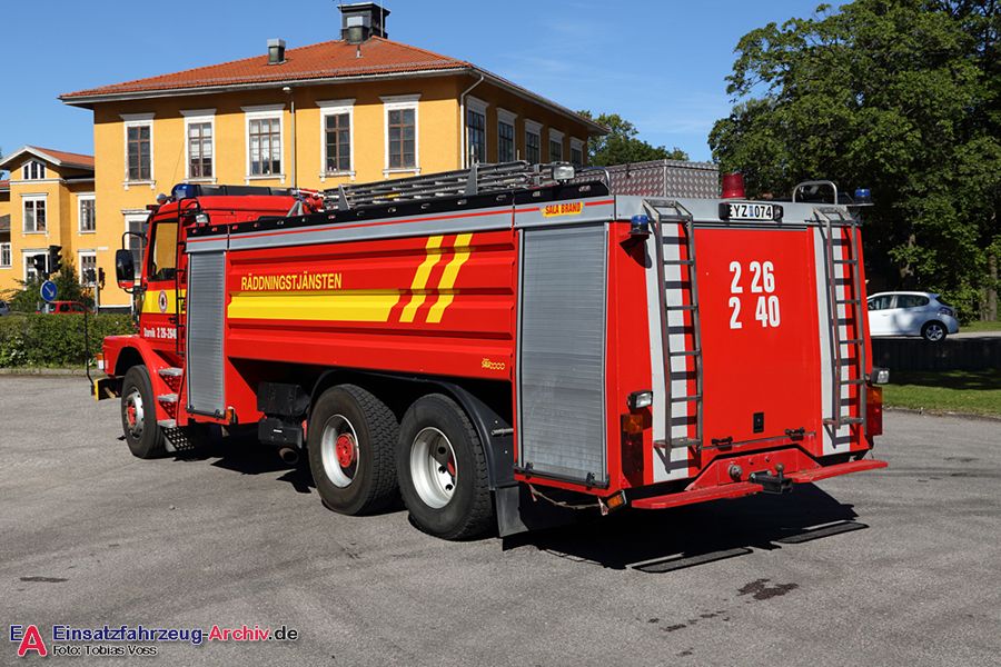 2 26-2040 - Tankbil (a.D.)