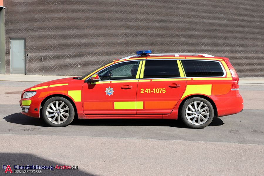 2 41-1075 - Personbil