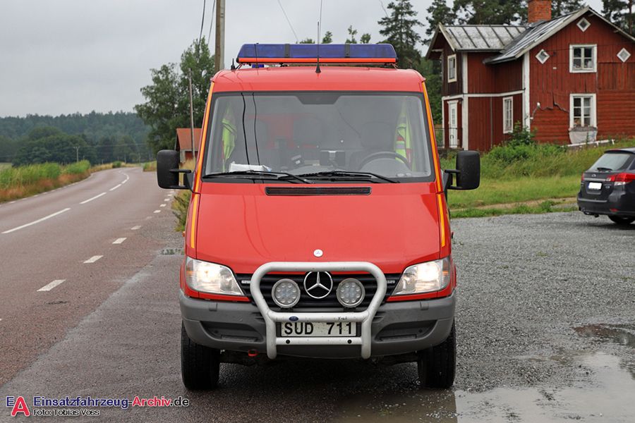 2 41-8260 - Släckbil