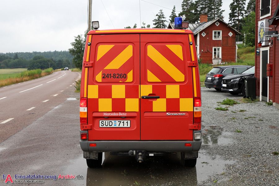 2 41-8260 - Släckbil