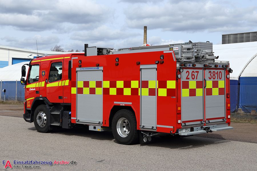 2 67-3810 - Släck-/Tankbil